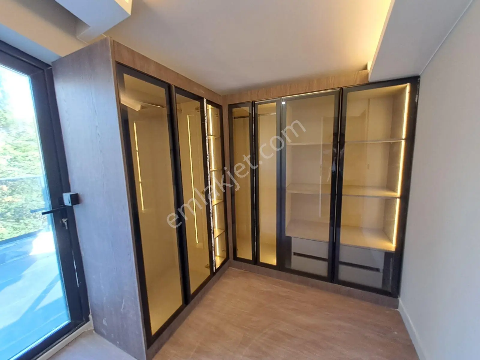 Alaçatı Gayrimenkulden Bağjmsız Mutfaklı Satılık 3+1 Daire — fotoğraf 31