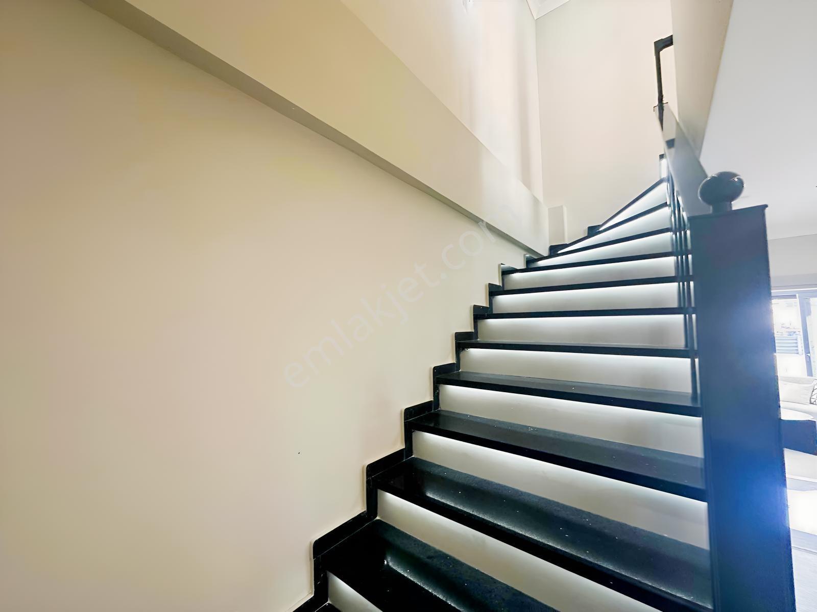 Taşınmaya Hazır! Efelerde Havuzlu Eşyalı 3+1 Villa — fotoğraf 13