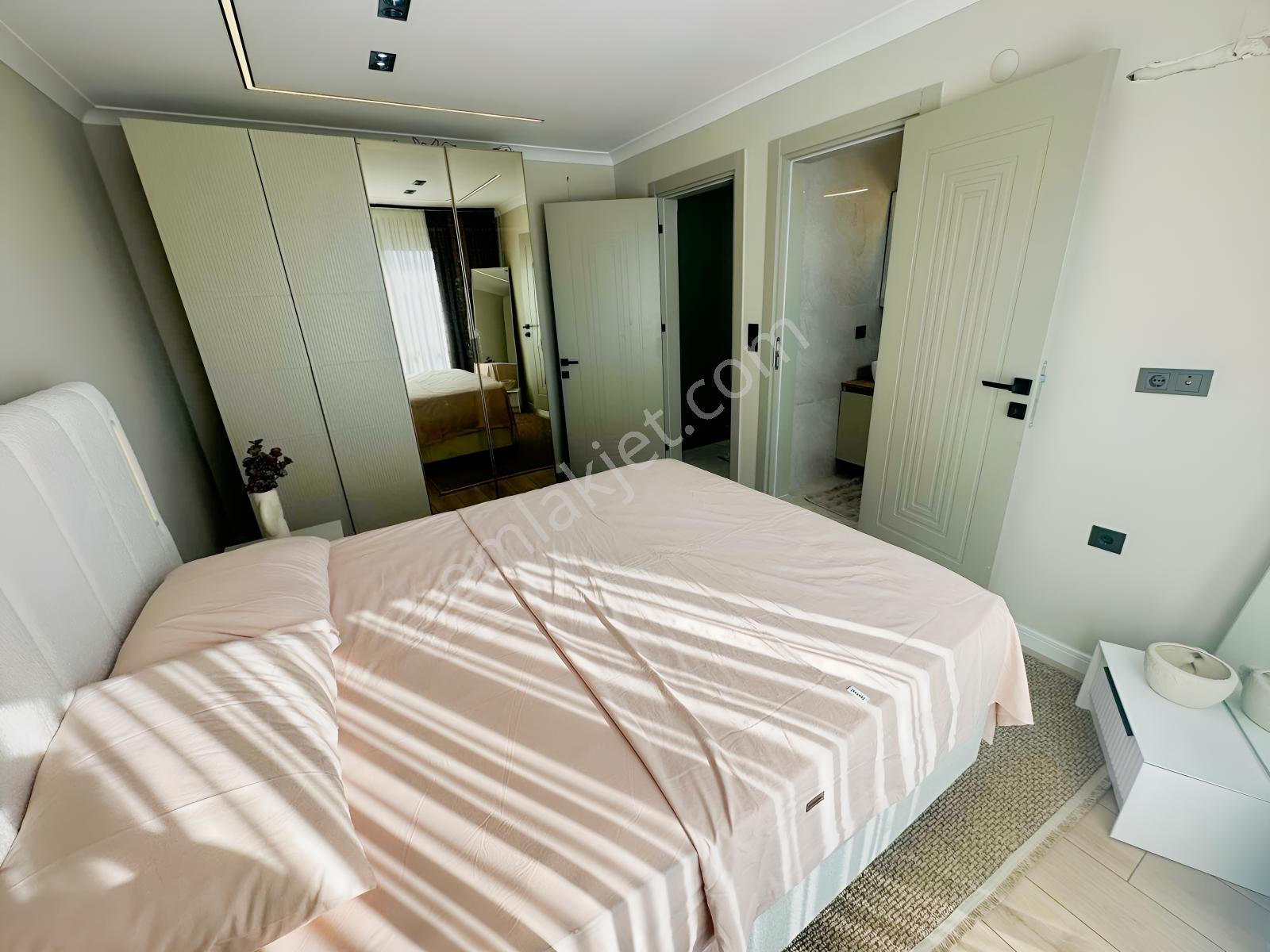 Taşınmaya Hazır! Efelerde Havuzlu Eşyalı 3+1 Villa — fotoğraf 15