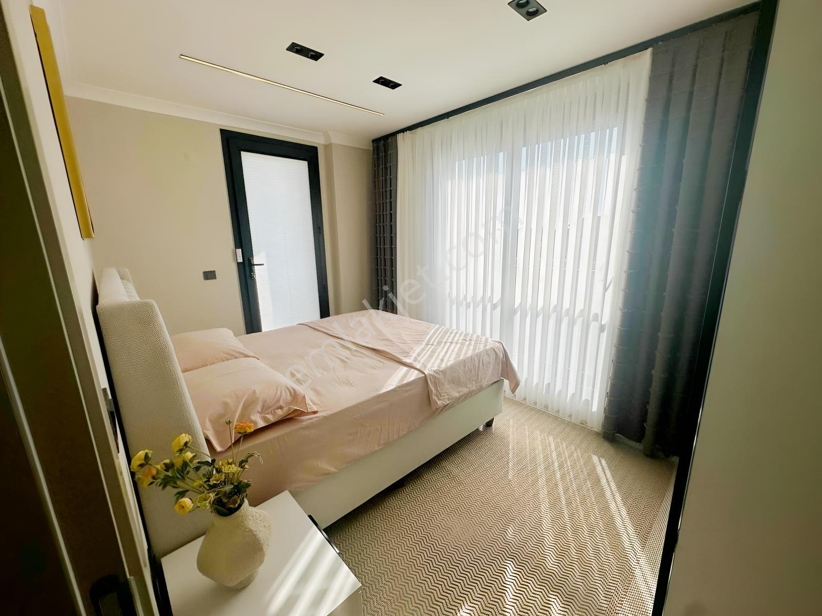 Taşınmaya Hazır! Efelerde Havuzlu Eşyalı 3+1 Villa — fotoğraf 19
