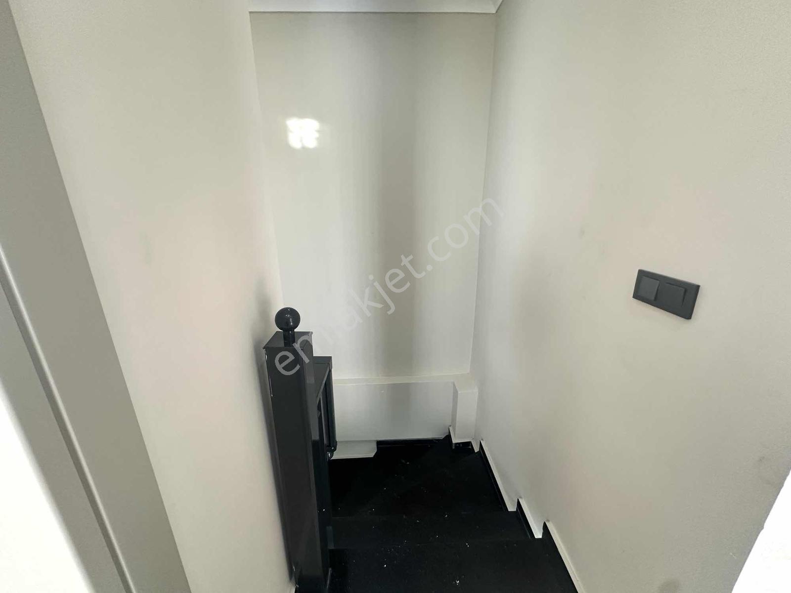 Taşınmaya Hazır! Efelerde Havuzlu Eşyalı 3+1 Villa — fotoğraf 24