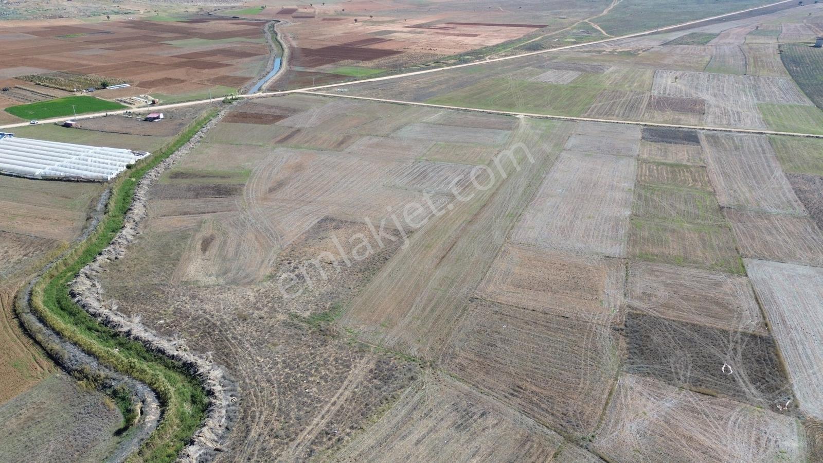 Vip Gayrimenkul'den Bozhüyük Mah. Yol Cepheli 9.643m² Tarla — fotoğraf 9