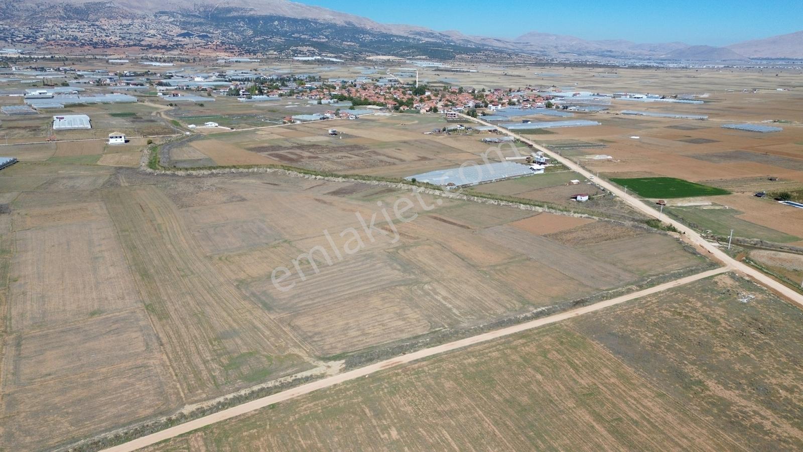 Vip Gayrimenkul'den Bozhüyük Mah. Yol Cepheli 9.643m² Tarla — fotoğraf 11