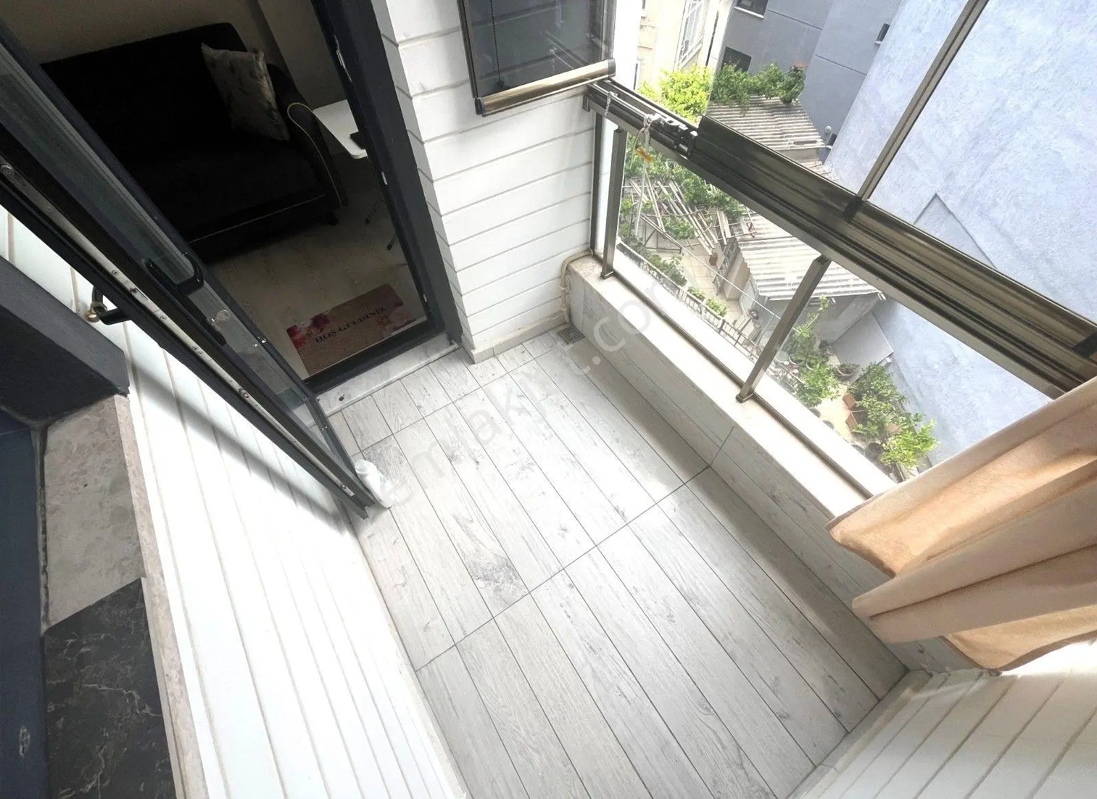 𝄞melodi'den Akçay Merkez'de Piyasanın Altında Ön Cephe Asansörlü Cam Balkon 1+1 Daire — fotoğraf 3
