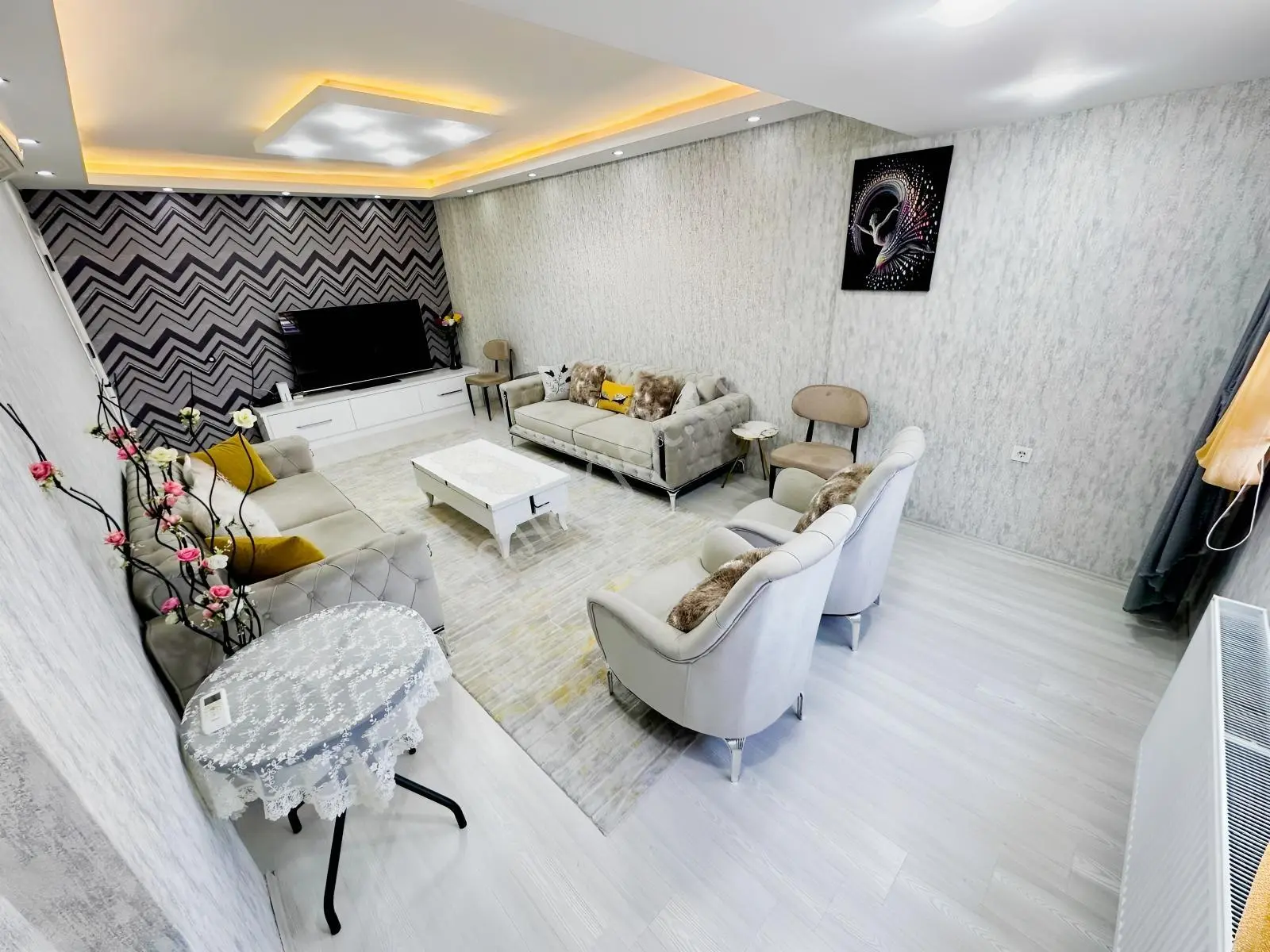 Şemikler Mahallesinde Site İçinde 3+1 Arakat Satılık Daire — fotoğraf 2