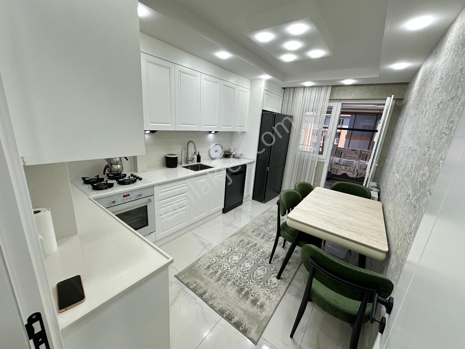 Şemikler Mahallesinde Site İçinde 3+1 Arakat Satılık Daire — fotoğraf 6