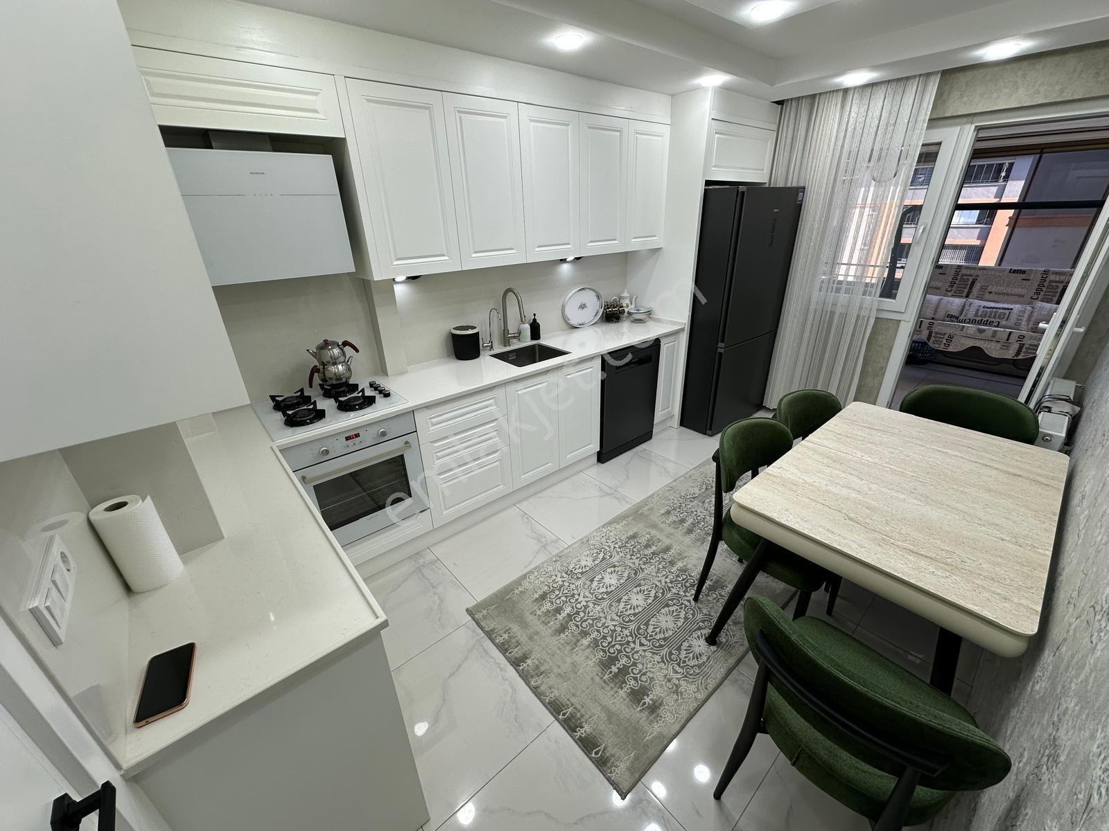 Şemikler Mahallesinde Site İçinde 3+1 Arakat Satılık Daire — fotoğraf 7