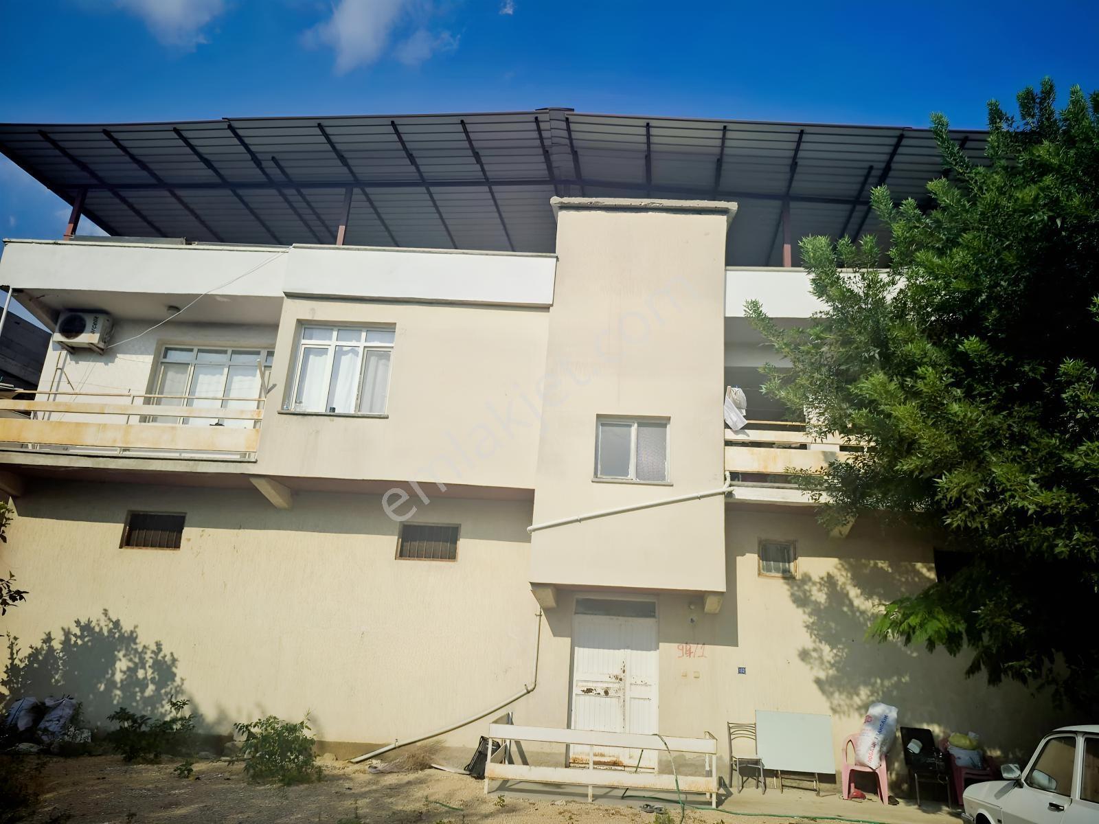 Kozan Gayrimnkuldn Gazi Köyünde 1300m2 Kullanımlı 3 Dükkan 2 Ev — fotoğraf 2