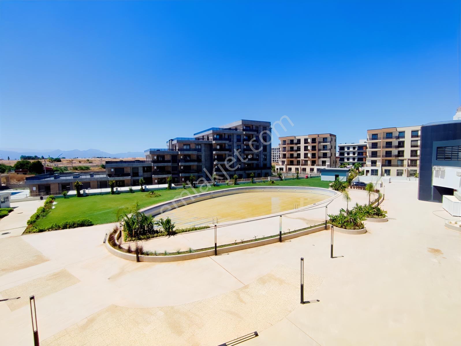 Altıntaş'ta Site İçinde Satılık 1+1 Daire — fotoğraf 2