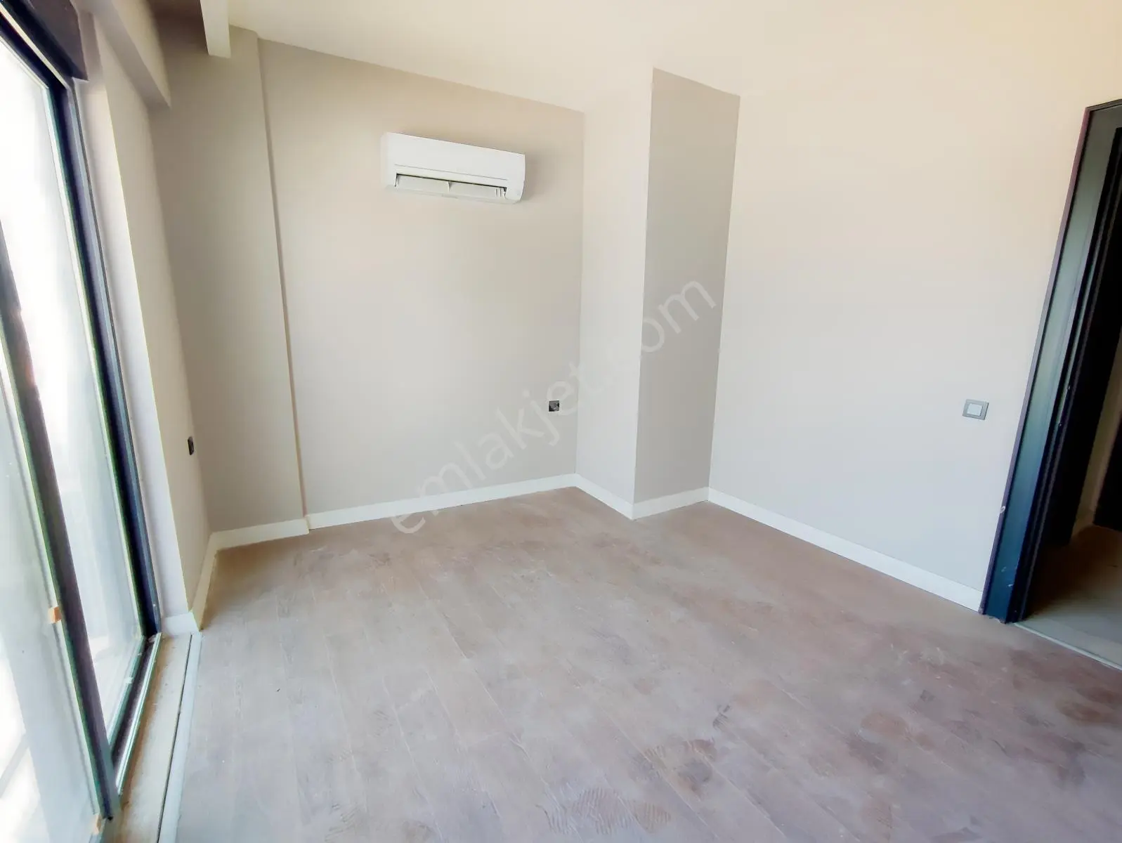 Altıntaş'ta Site İçinde Satılık 1+1 Daire — fotoğraf 9