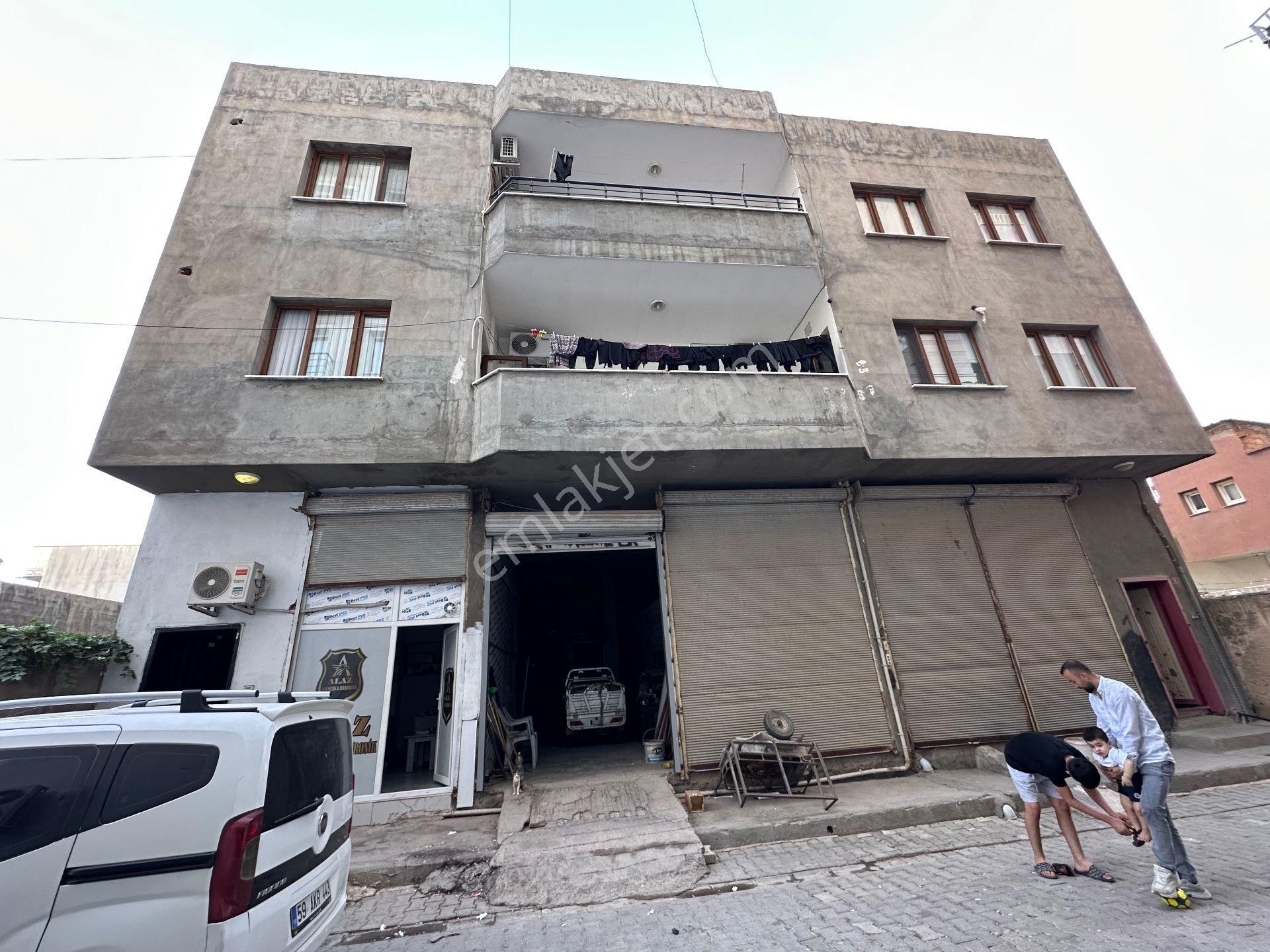 Mardin Yolundan Satılık Müstakil Ev Ve Dükkan