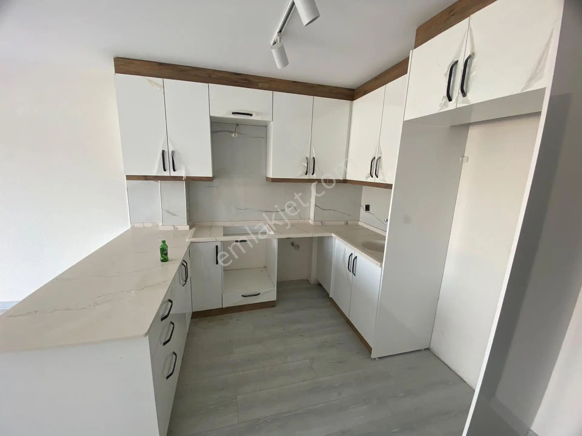 Kuşadası'nda Sıfır Havuzlu Sitede 2+1 Satılık Daire — fotoğraf 2