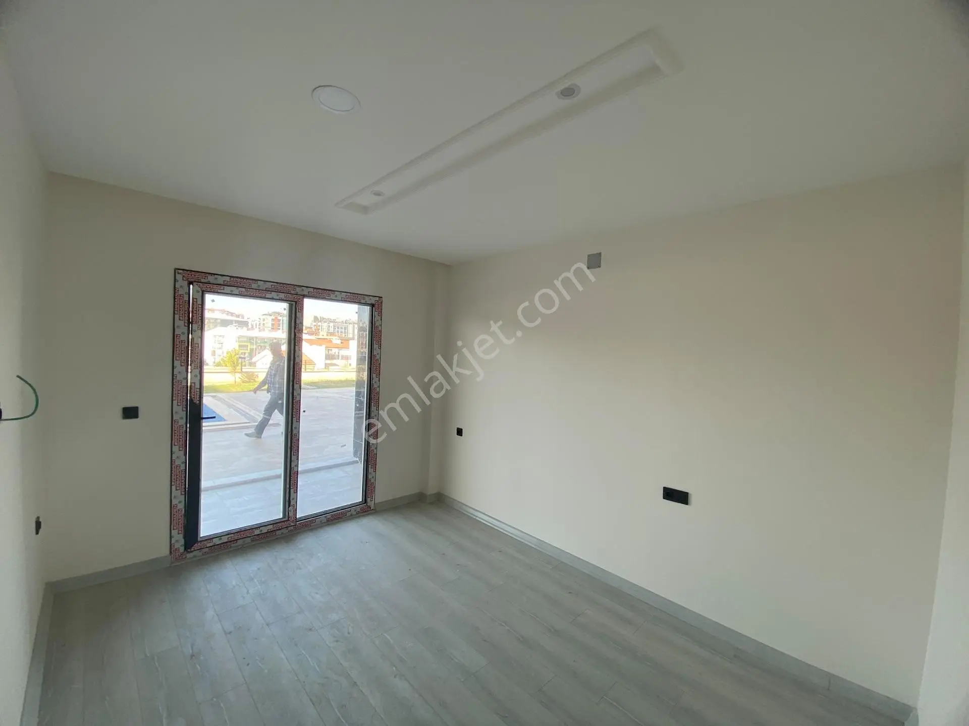 Kuşadası'nda Sıfır Havuzlu Sitede 2+1 Satılık Daire — fotoğraf 5