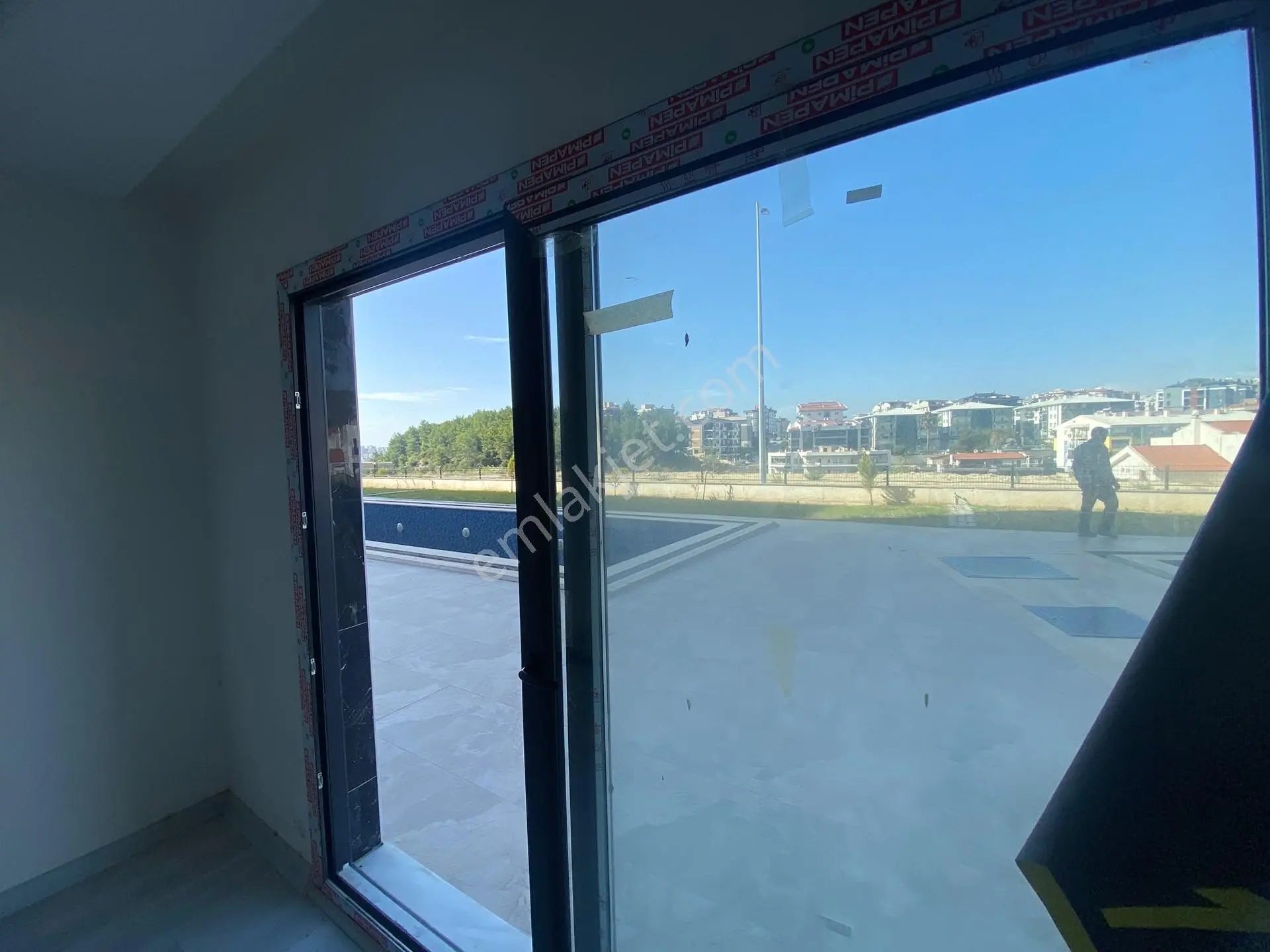 Kuşadası'nda Sıfır Havuzlu Sitede 2+1 Satılık Daire — fotoğraf 6
