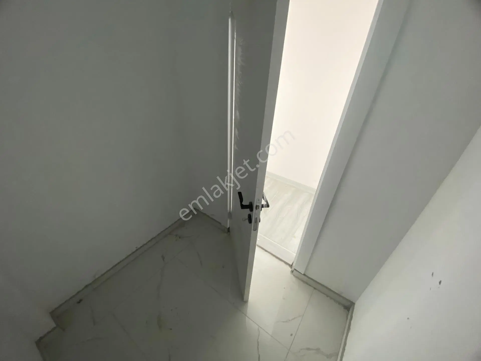Kuşadası'nda Sıfır Havuzlu Sitede 2+1 Satılık Daire — fotoğraf 8