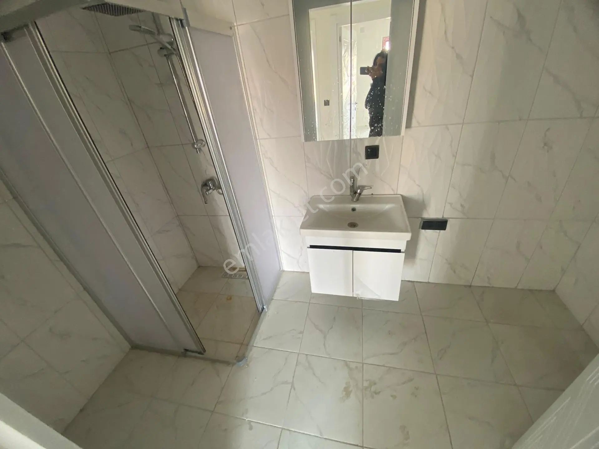 Kuşadası'nda Sıfır Havuzlu Sitede 2+1 Satılık Daire — fotoğraf 11