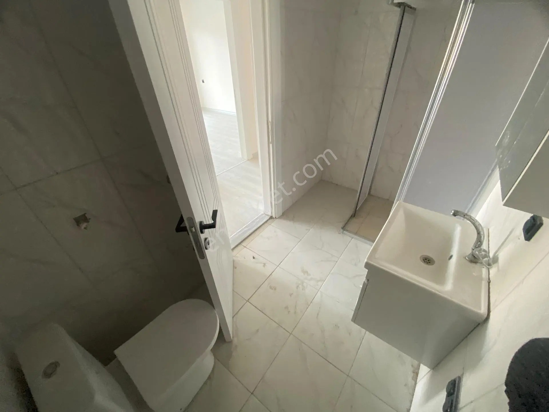 Kuşadası'nda Sıfır Havuzlu Sitede 2+1 Satılık Daire — fotoğraf 15