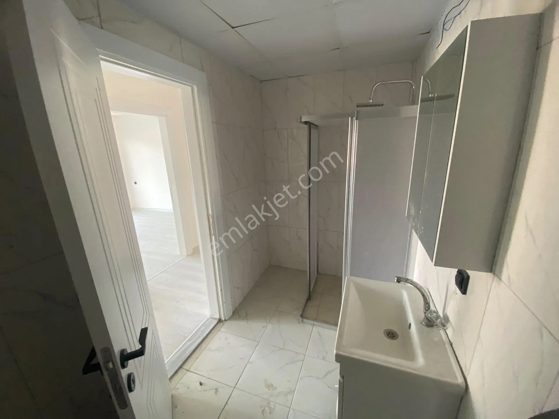 Kuşadası'nda Sıfır Havuzlu Sitede 2+1 Satılık Daire — fotoğraf 16