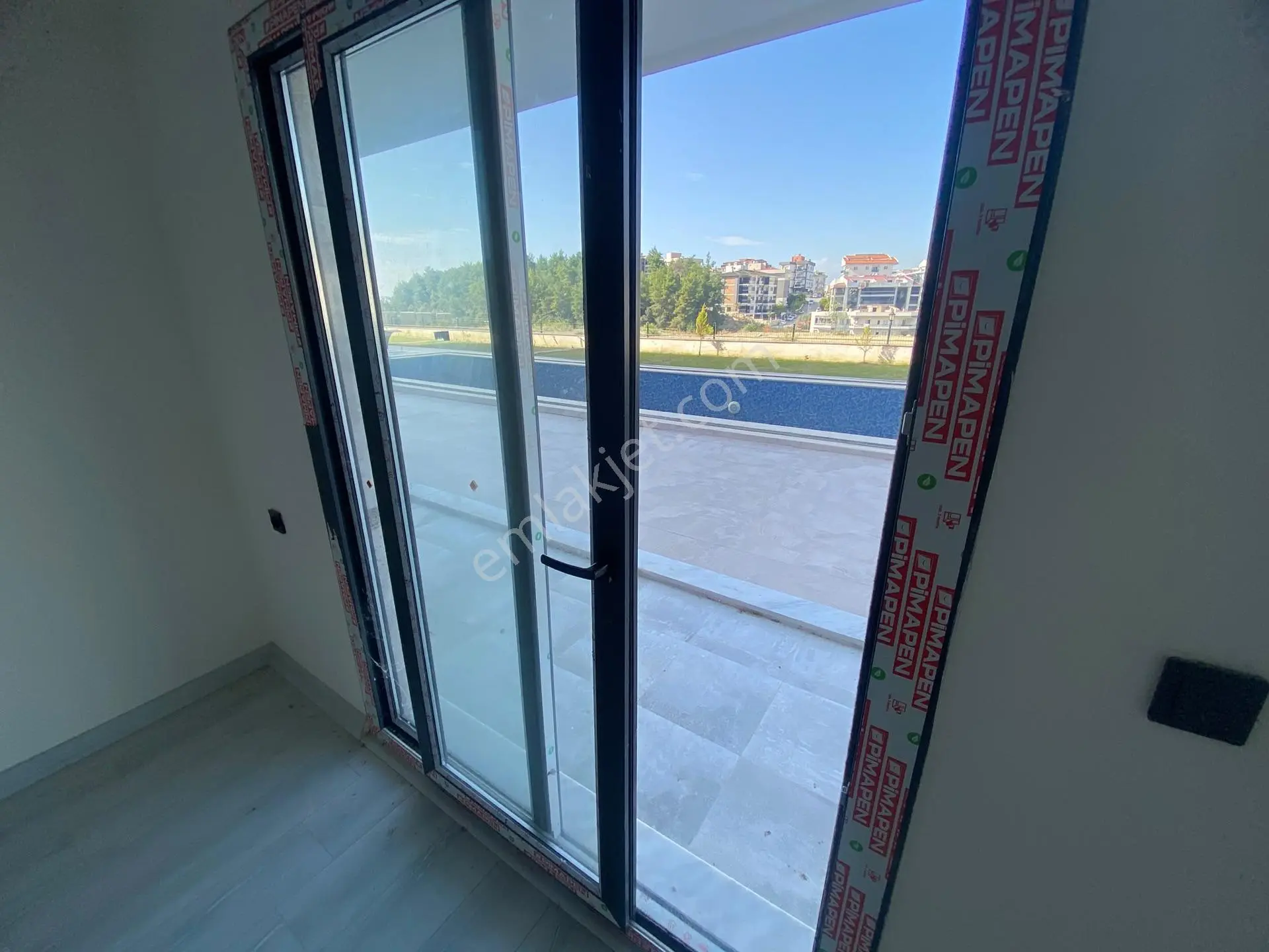 Kuşadası'nda Sıfır Havuzlu Sitede 2+1 Satılık Daire — fotoğraf 17