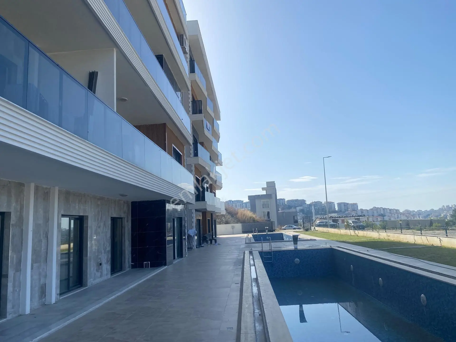 Kuşadası'nda Sıfır Havuzlu Sitede 2+1 Satılık Daire — fotoğraf 20