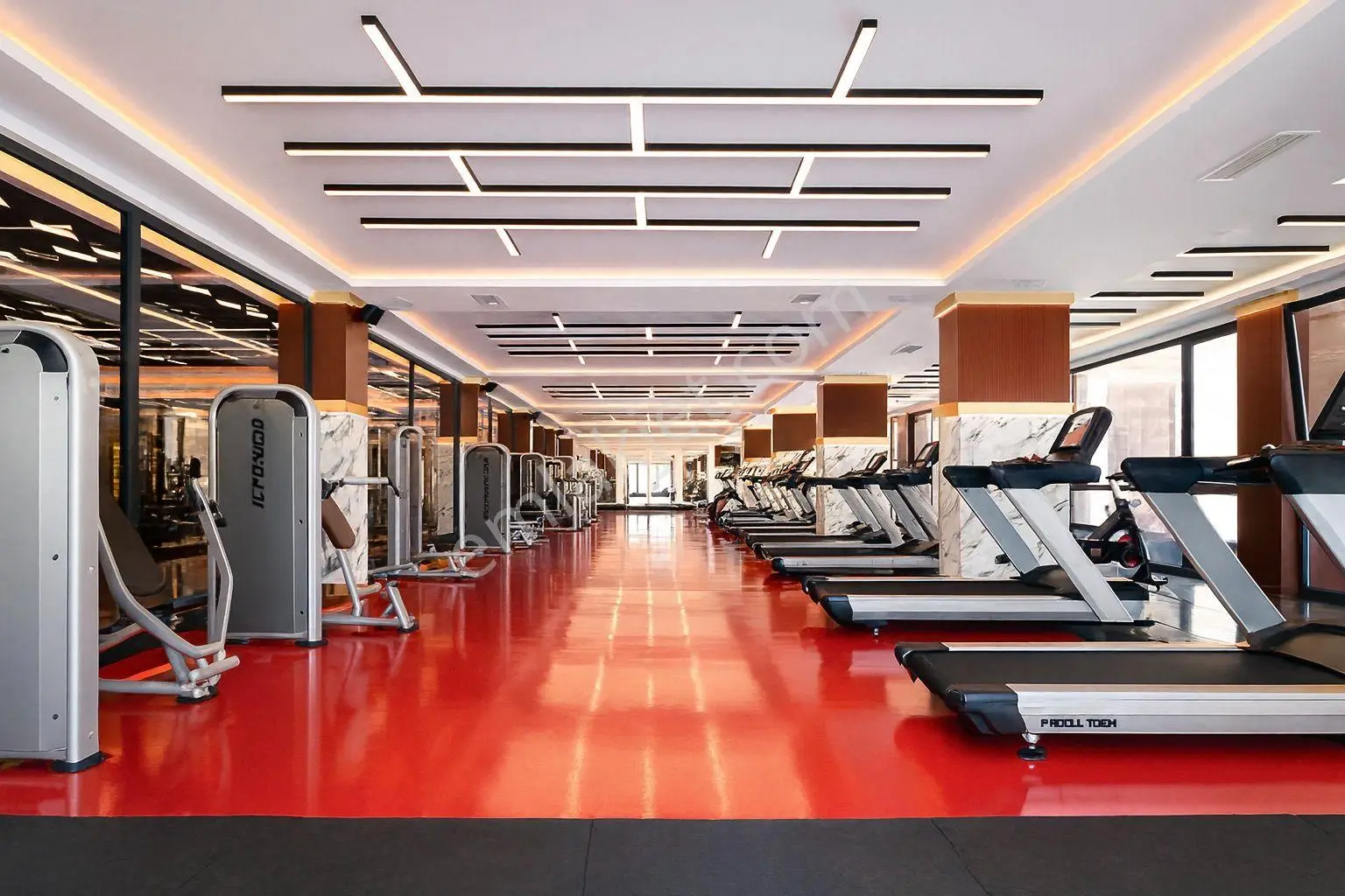 Mahmutlar’da Avm’li Sitede 81 M2 Eşyalı 2 Balkonlu 1+1 Satılık Daire — fotoğraf 12