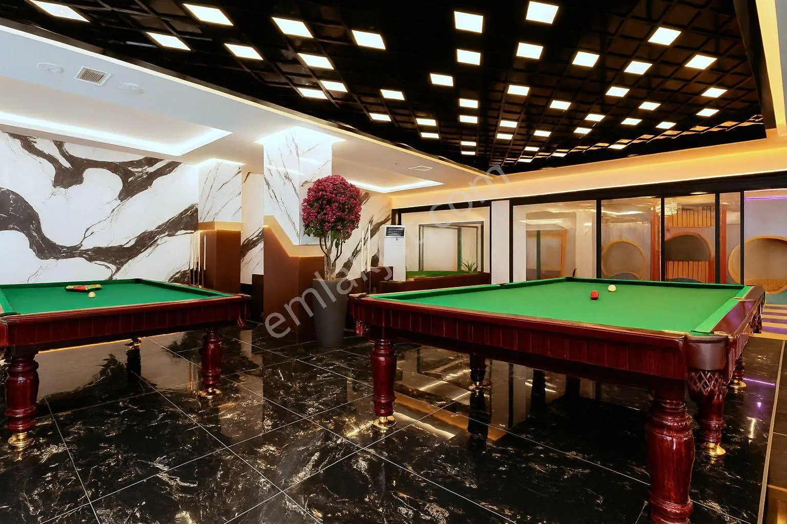 Mahmutlar’da Avm’li Sitede 81 M2 Eşyalı 2 Balkonlu 1+1 Satılık Daire — fotoğraf 17