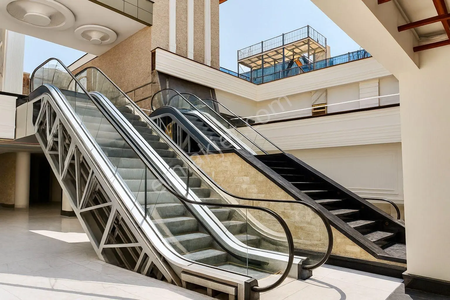 Mahmutlar’da Avm’li Sitede 81 M2 Eşyalı 2 Balkonlu 1+1 Satılık Daire — fotoğraf 32