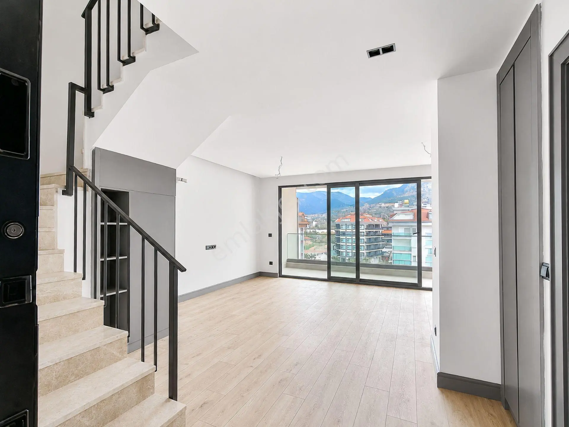 Kestel'de Denize Sıfır Yeni Sitede Manzaralı 2+1 Dubleks — fotoğraf 2