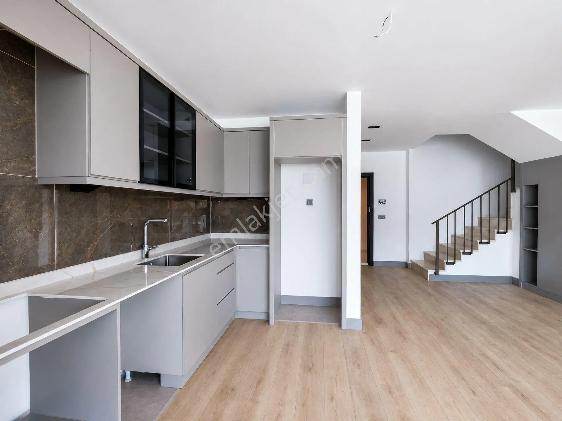 Kestel'de Denize Sıfır Yeni Sitede Manzaralı 2+1 Dubleks — fotoğraf 5