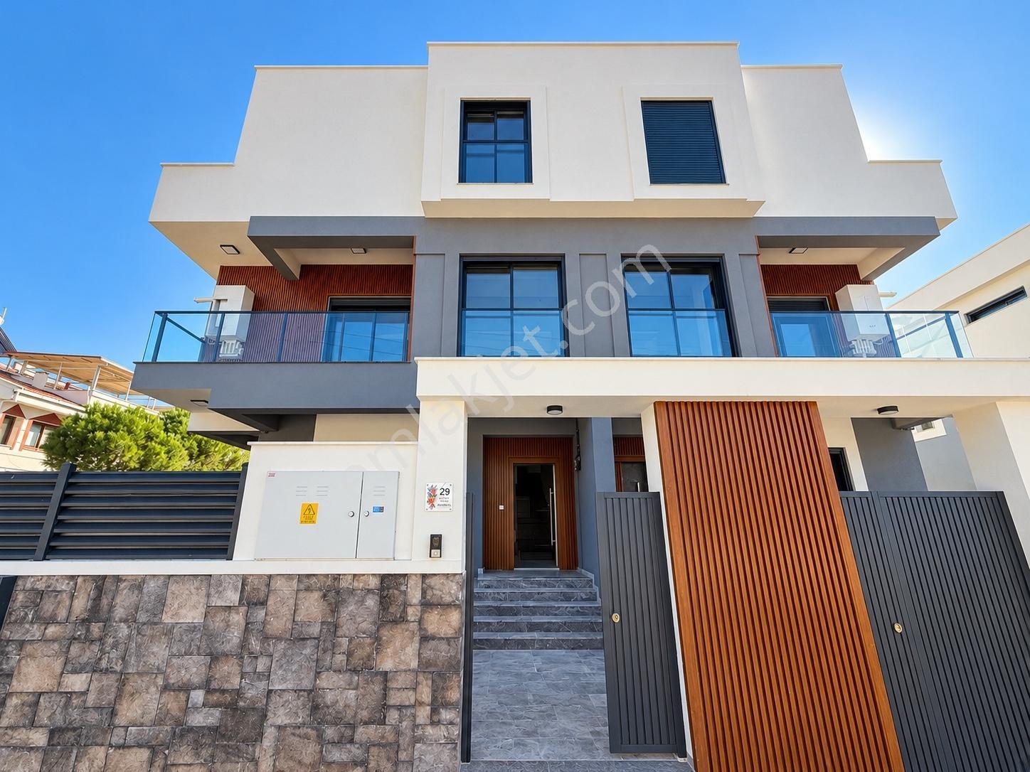 Coldwell Banker Poyrazdan Müstakil Bahçeli Lüks4+1 Satılık Villa — fotoğraf 2