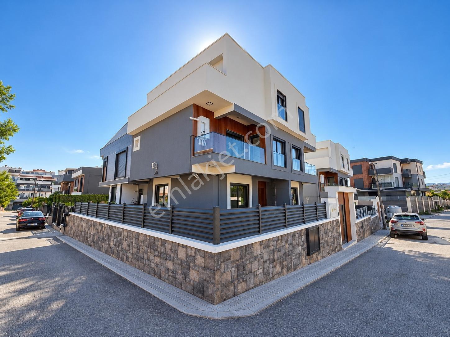 Coldwell Banker Poyrazdan Müstakil Bahçeli Lüks4+1 Satılık Villa — fotoğraf 3