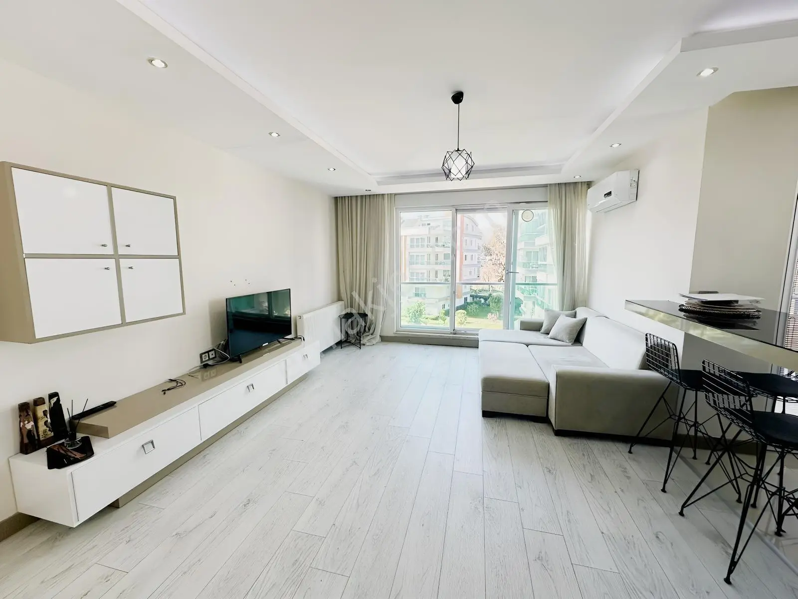 Ultra Lüks Site İçerisinde 2+1 Eşyalı 100m2 Satılık Daire En/ru — fotoğraf 3