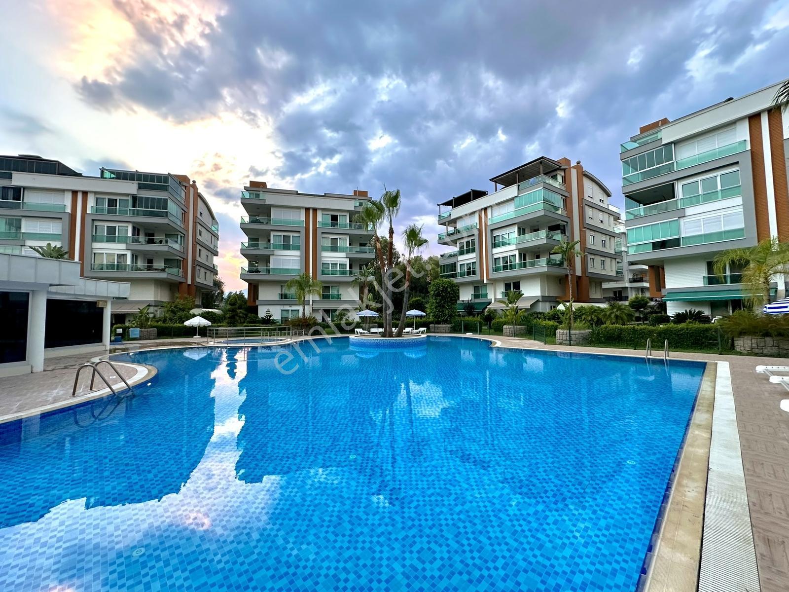 Ultra Lüks Site İçerisinde 2+1 Eşyalı 100m2 Satılık Daire En/ru — fotoğraf 33