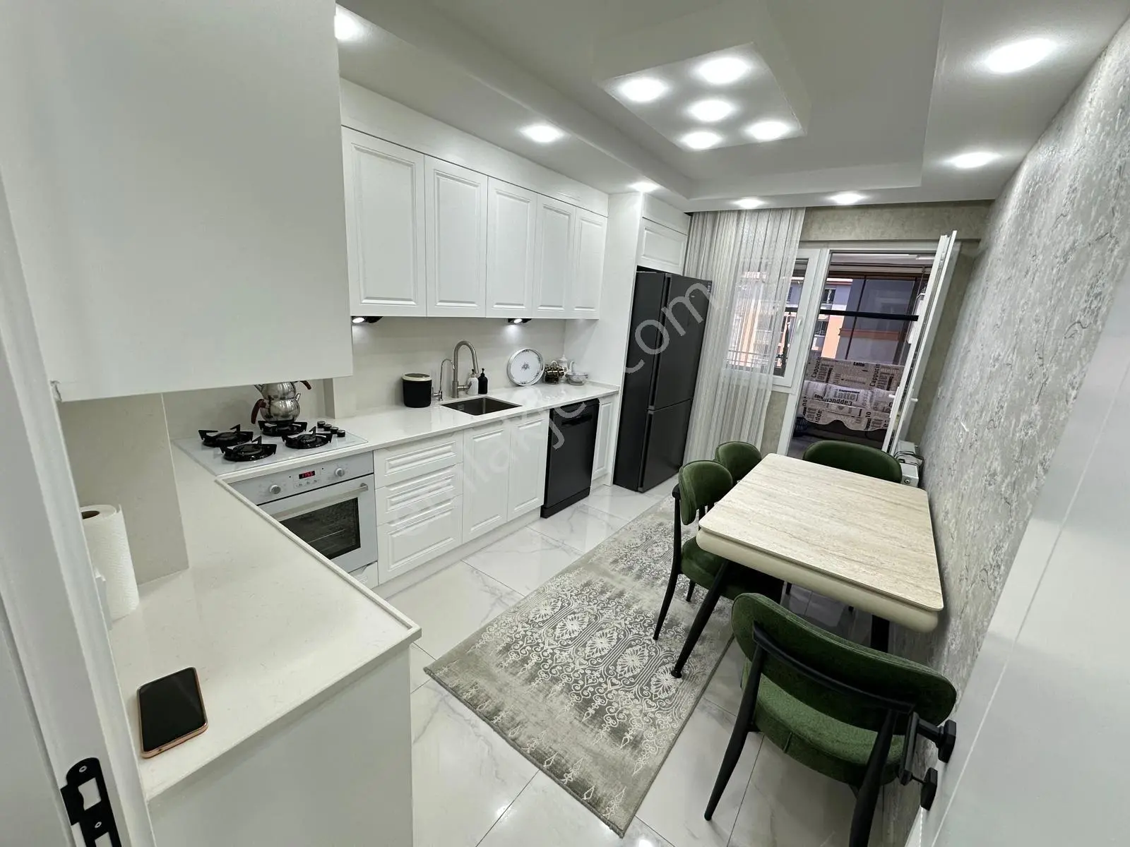 Şemikler Mahallesinde Site İçinde 3+1 Arakat Satılık Daire — fotoğraf 4
