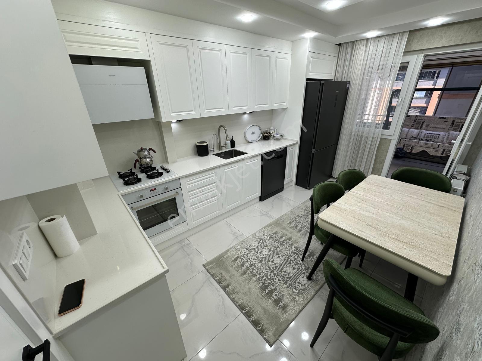 Şemikler Mahallesinde Site İçinde 3+1 Arakat Satılık Daire — fotoğraf 7