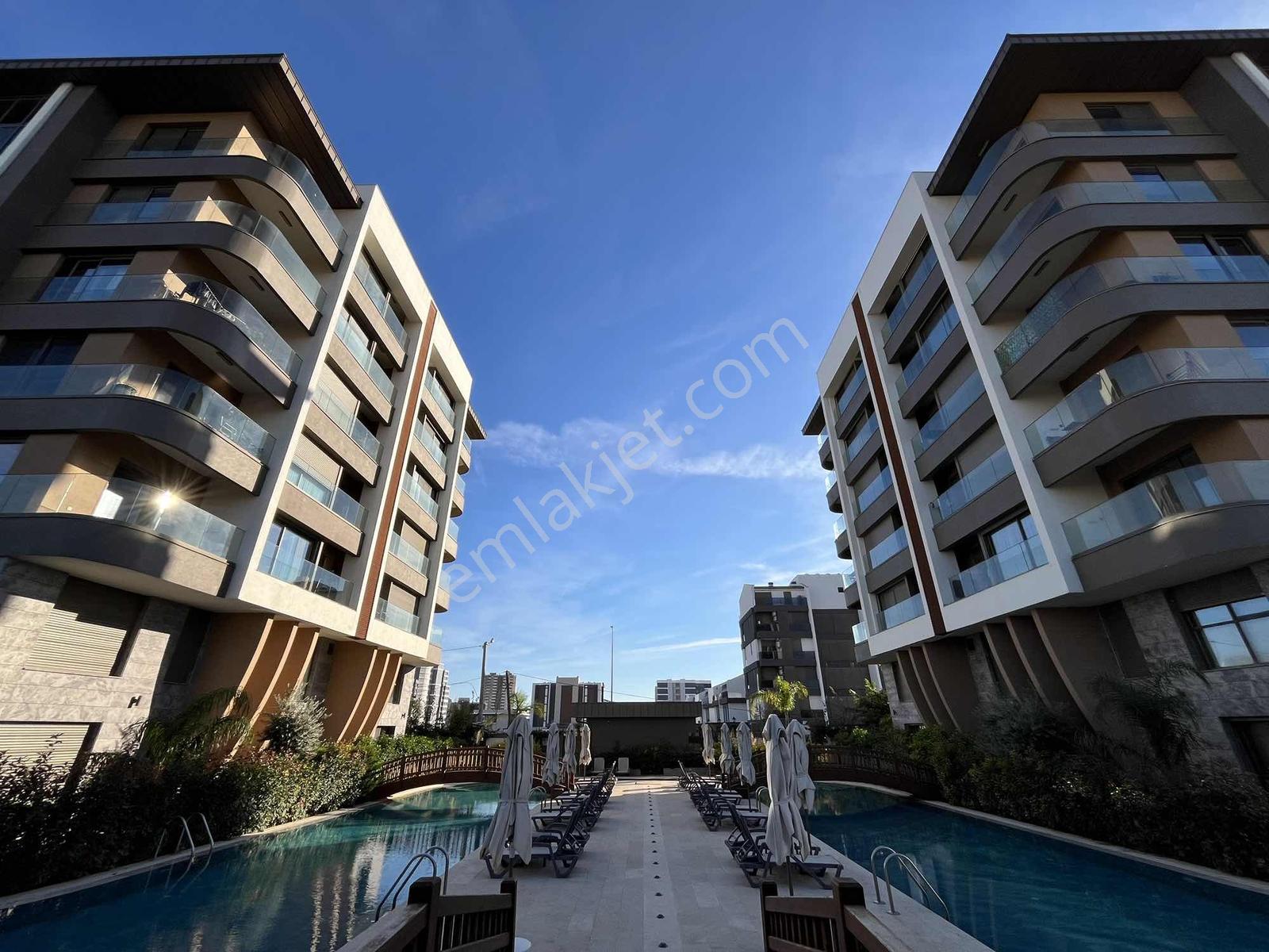 Park Villa'da Arakak 2+1 Kompleks Satılık Daire — fotoğraf 2