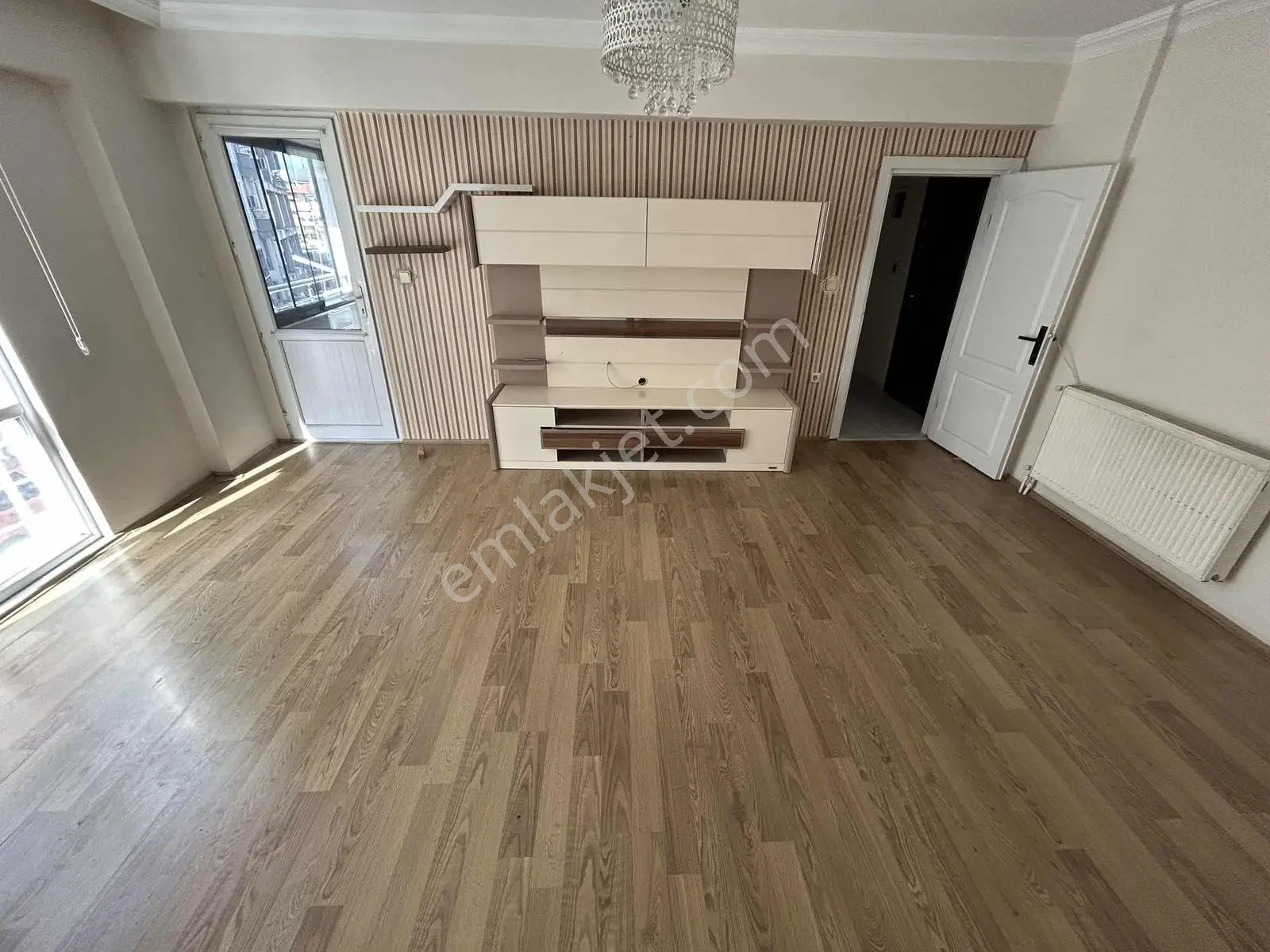 Onmax Burhaniye Merkezde 2+1 Ara Kat Kapalı Mutfak Satılık Daire — fotoğraf 4
