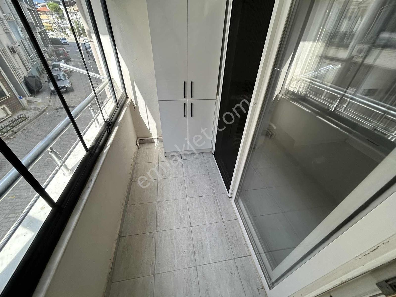 Onmax Burhaniye Merkezde 2+1 Ara Kat Kapalı Mutfak Satılık Daire — fotoğraf 6