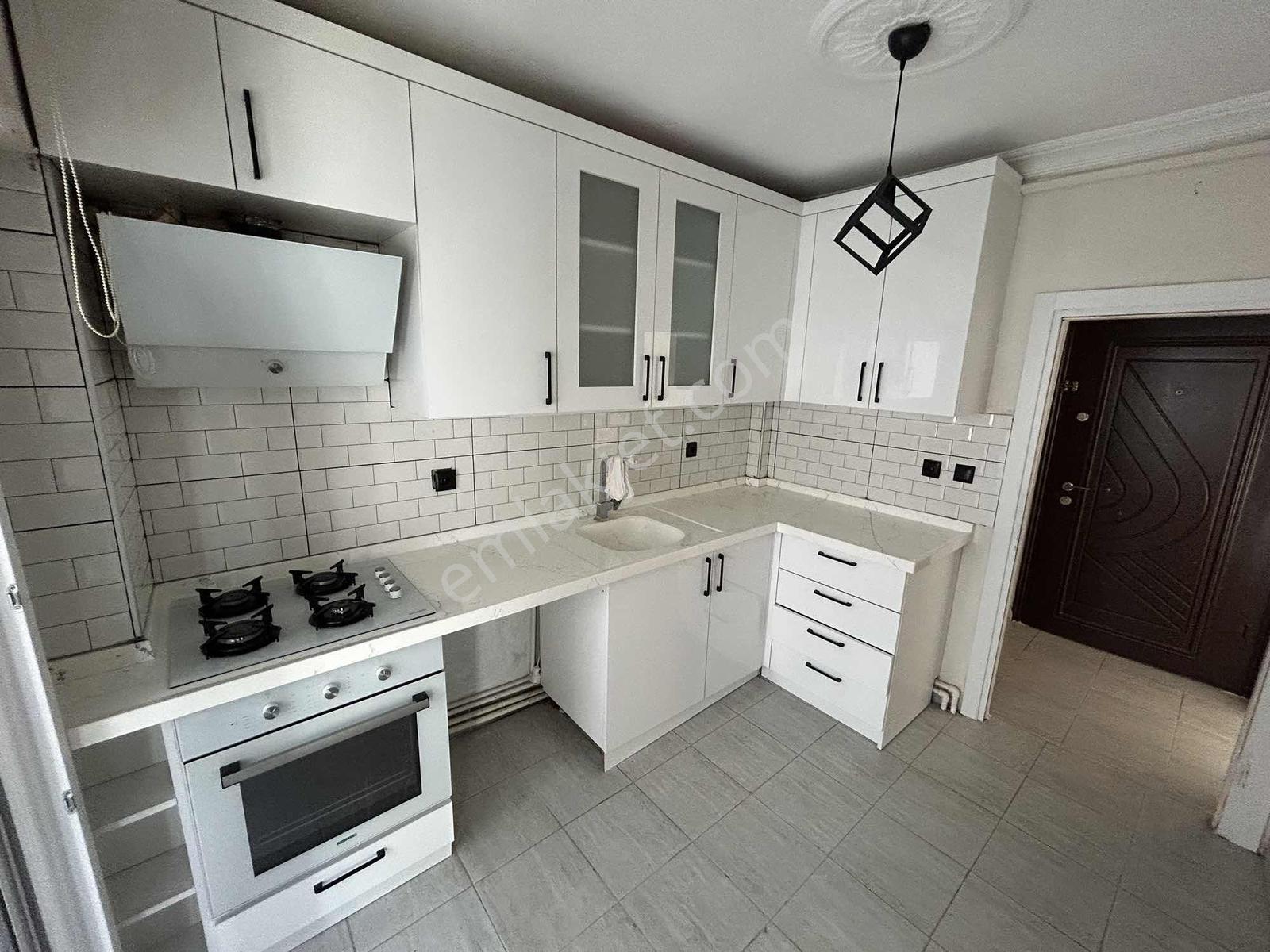 Onmax Burhaniye Merkezde 2+1 Ara Kat Kapalı Mutfak Satılık Daire — fotoğraf 10