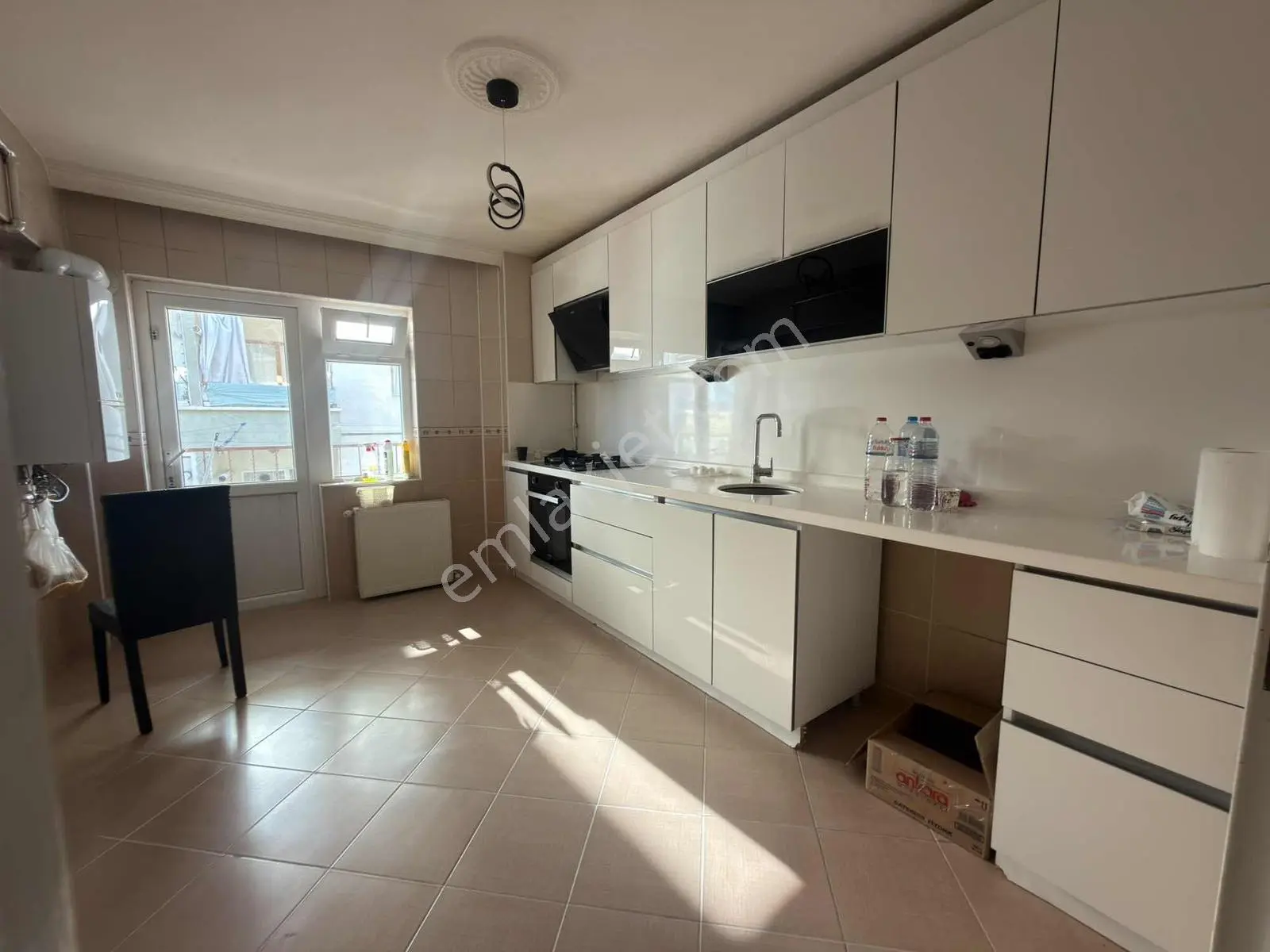 Ana Cadde Üzeri Full Yapılı Ön Cepe 3+1 Satılık Krediye Uygun