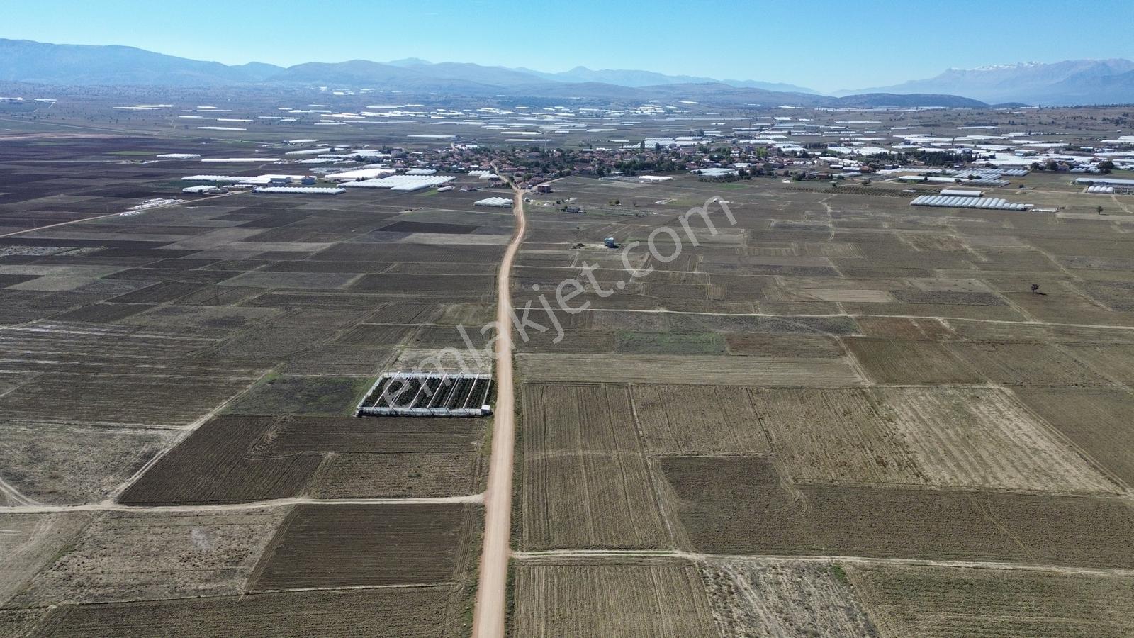 Vip Gayrimenkul'den Bozhüyük Mah. 4.520m² Yol Cepheli Tarla — fotoğraf 9
