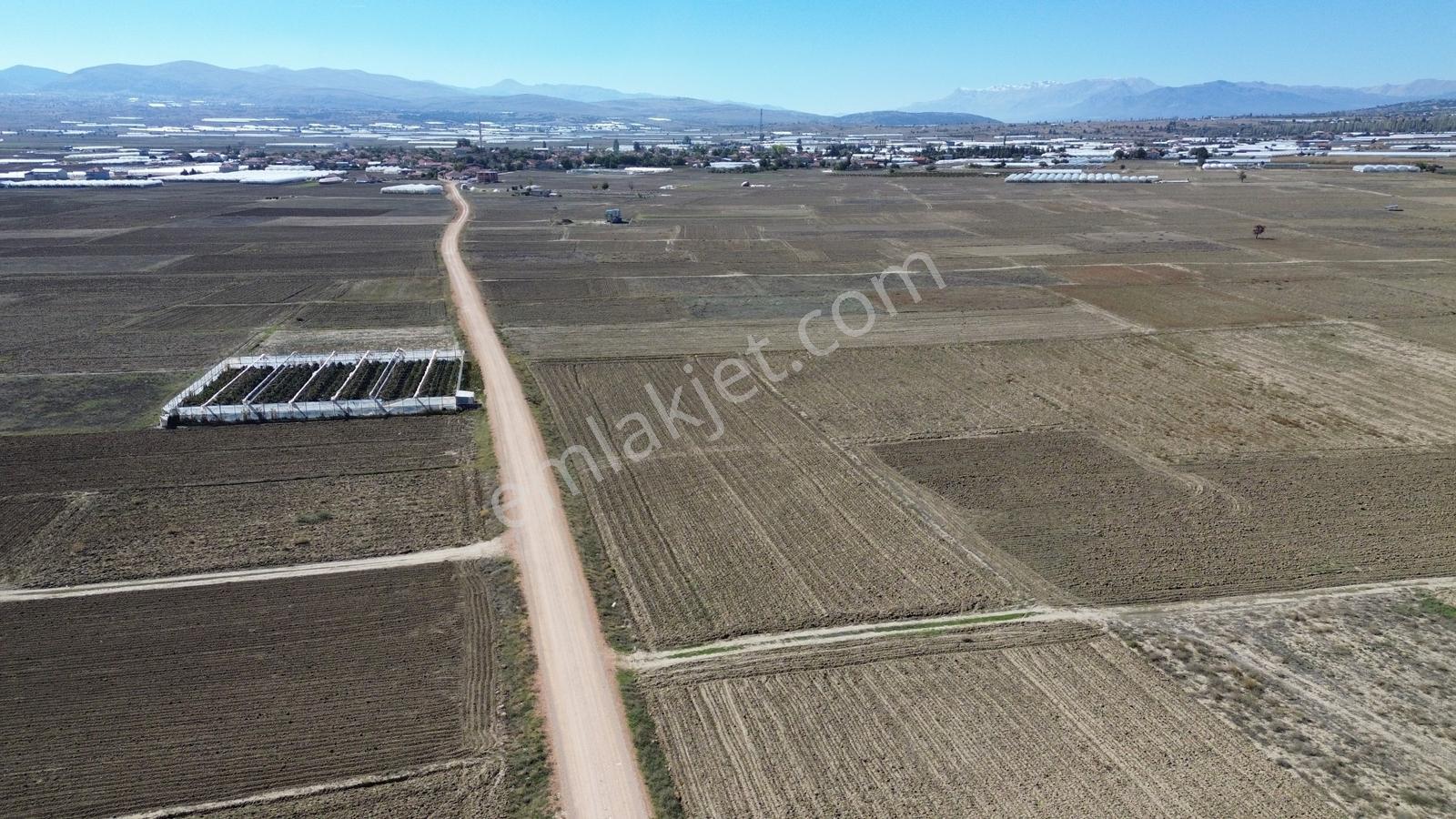 Vip Gayrimenkul'den Bozhüyük Mah. 4.520m² Yol Cepheli Tarla — fotoğraf 11