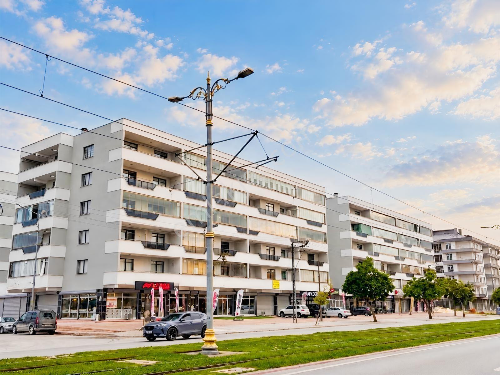 Aslanlı Kışla Cad. Üzeri Tramvay Yakını 150m² 3+1 Satılık Daire