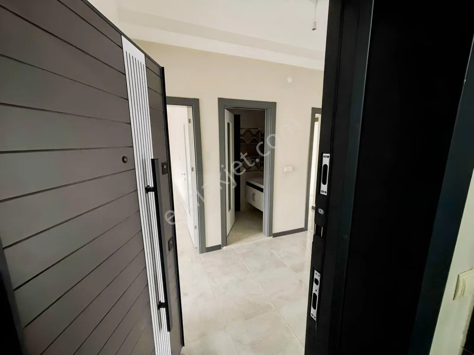 Aslanlı Kışla Cad. Üzeri Tramvay Yakını 150m² 3+1 Satılık Daire — fotoğraf 2