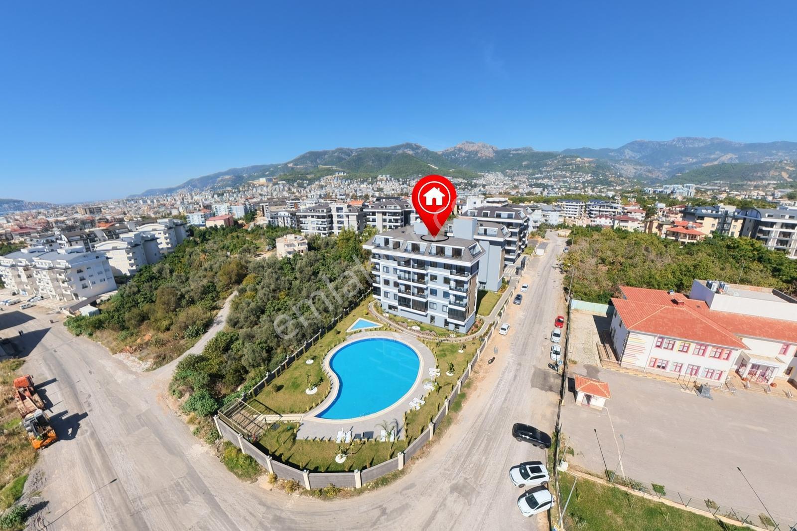 Alanya Oba'da Lüks Sitede Satılık 2+1 Daire — fotoğraf 2