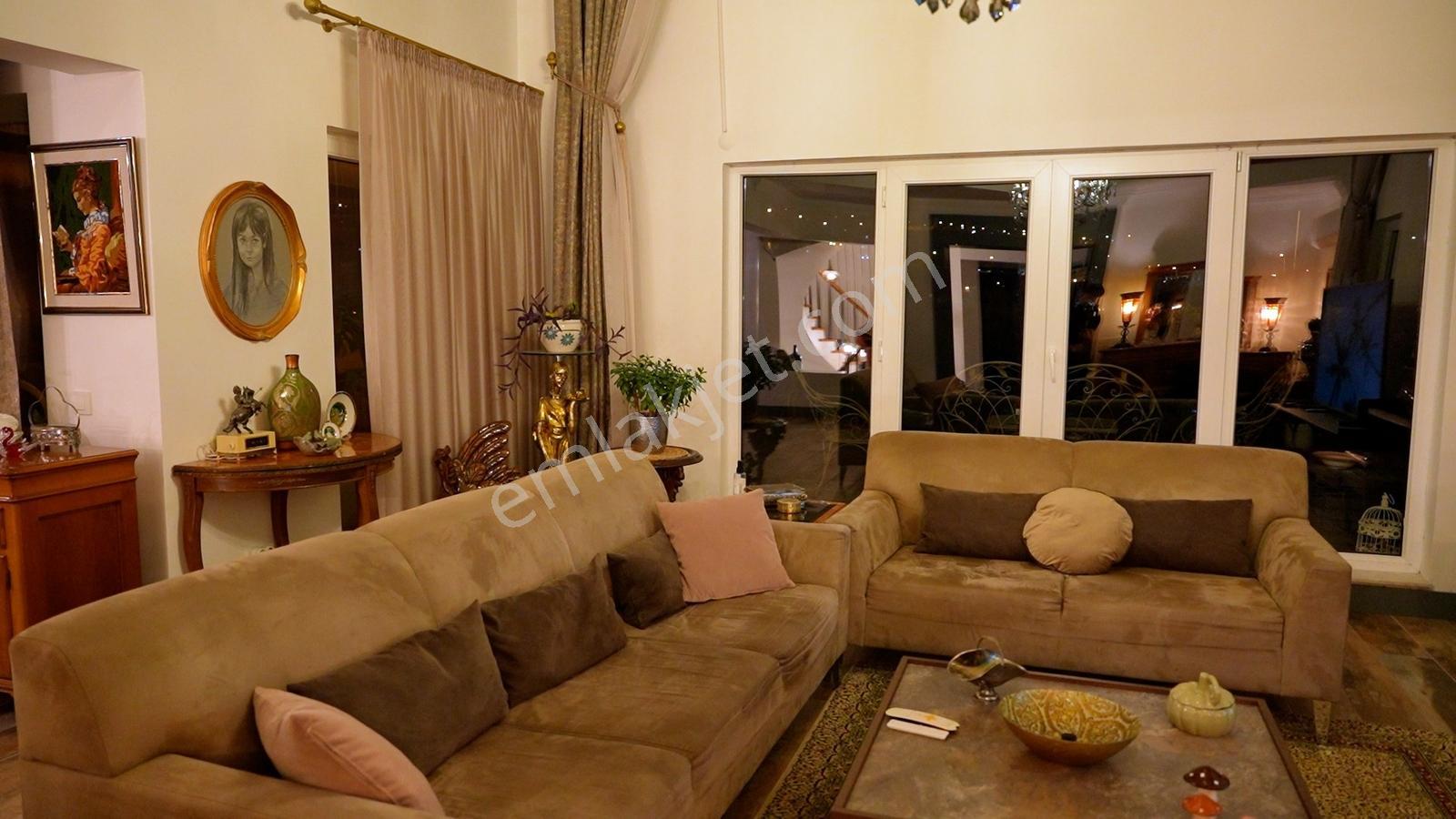 Alacaatlı Popüler Sitesinde Şerefiyeli Satılık Villa — fotoğraf 8
