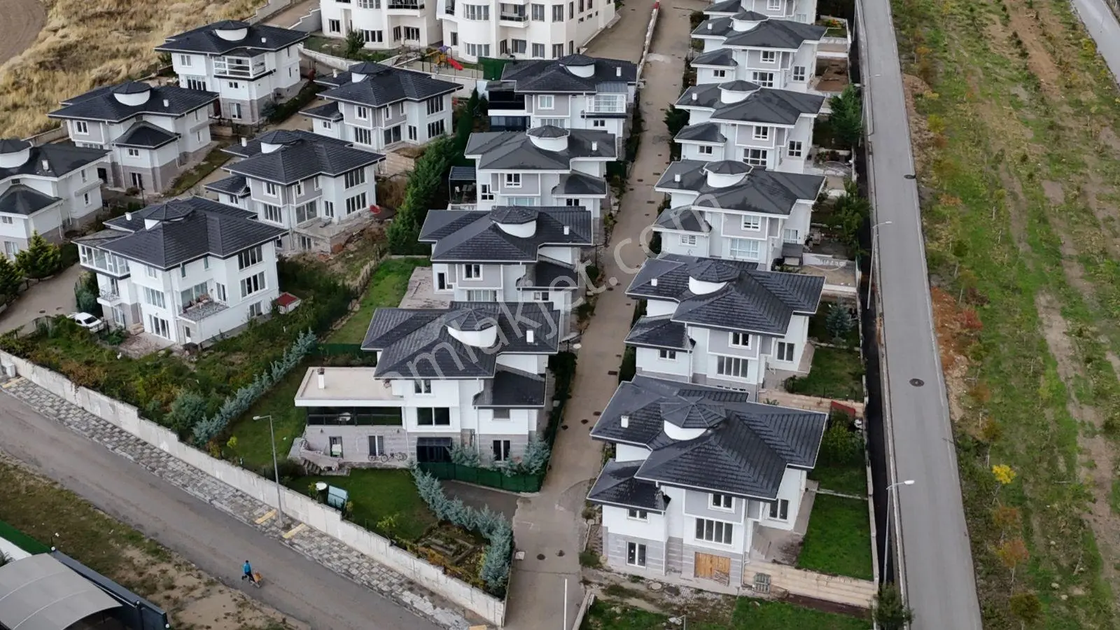Alacaatlı Popüler Sitesinde Şerefiyeli Satılık Villa — fotoğraf 49