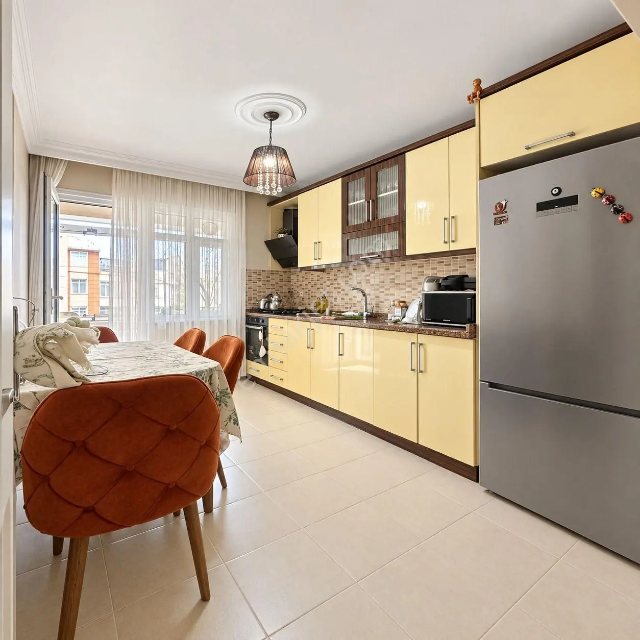 Merkezi Konumda Dev Metrekareli, 3 Balkonlu Satılık 2+1 Daire — fotoğraf 5