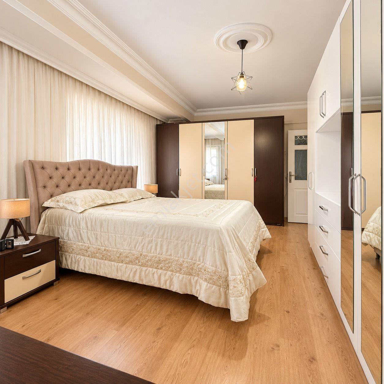 Merkezi Konumda Dev Metrekareli, 3 Balkonlu Satılık 2+1 Daire — fotoğraf 9