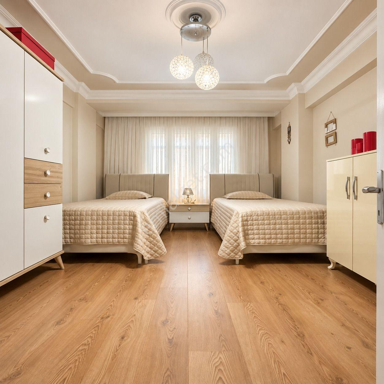 Merkezi Konumda Dev Metrekareli, 3 Balkonlu Satılık 2+1 Daire — fotoğraf 13